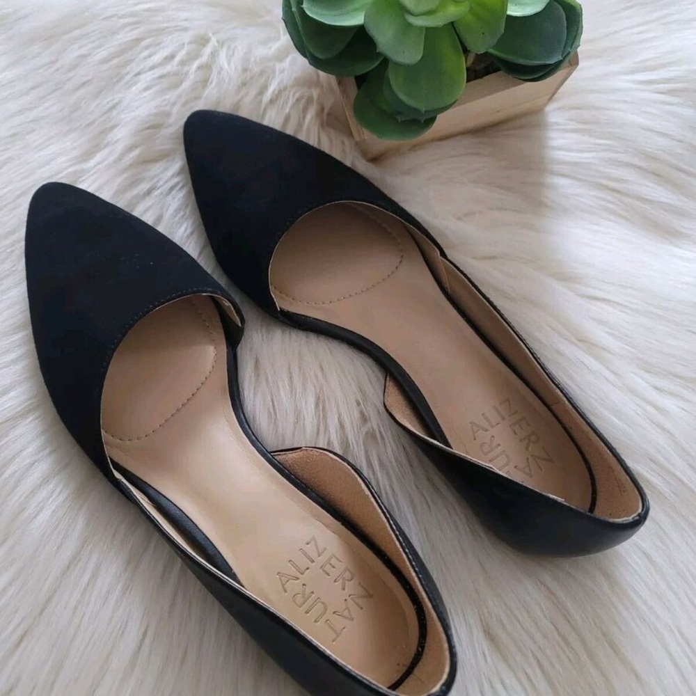 Navy Pointed-Toe Leather Flats with V-Cut Design